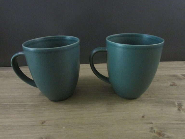 Read more about the article Set of 2 Arabia of Finland 24H Green Coffee Tea Mug – EUC