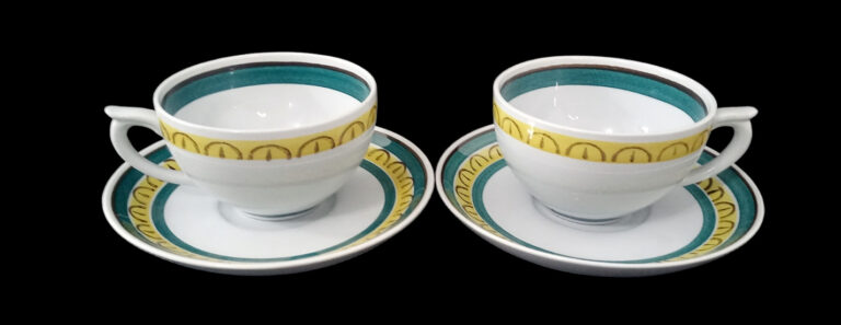 Read more about the article 4 Pc. Vintage Arabia Finland Demitasse Espresso Set Cups and Saucers Crown Band