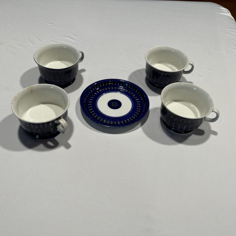 Read more about the article Arabia Finland VALENCIA 4 Cups And 1 Saucer. Hand-painted. Flaws