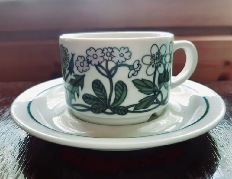 Read more about the article 1 Esteri Tomula Flora Coffee cup and saucer 1979 Stoneware Arabia Finland