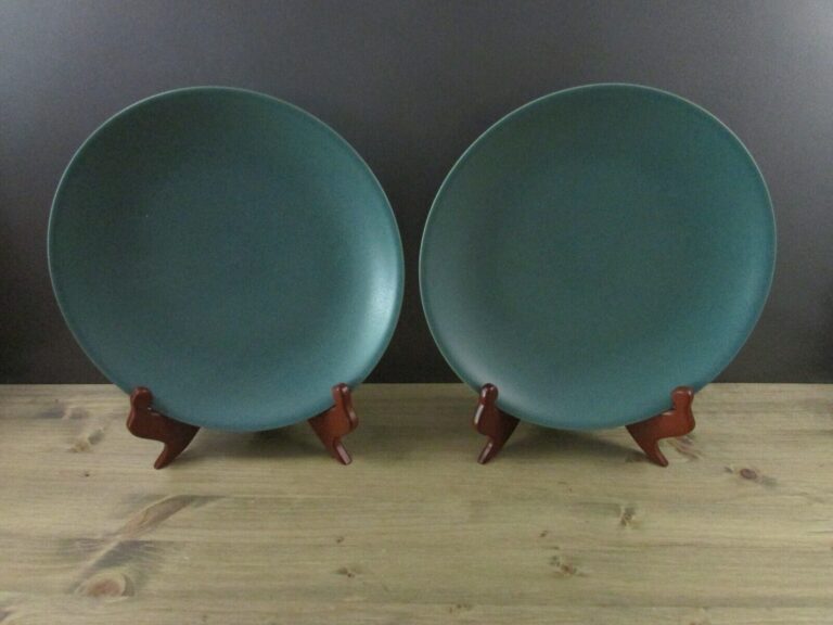 Read more about the article Set of 2 Arabia of Finland 24H Green 10″ Dinner Plates – EUC