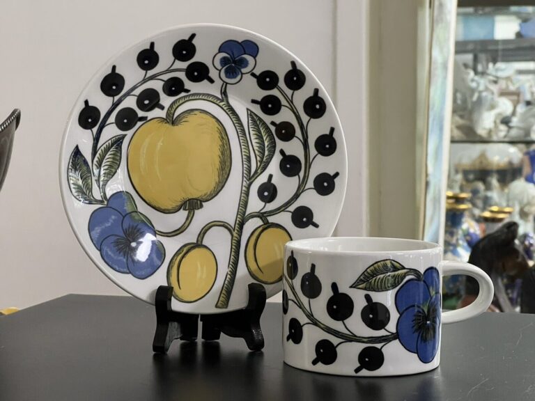 Read more about the article Beautiful Arabia Of Finland Paratiisi Cup and  Saucer