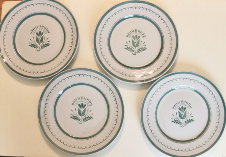 Read more about the article Arabia of Finland Green Thistle Dinner Plates Set of 4 White