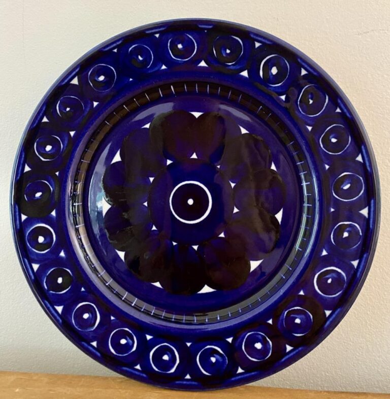 Read more about the article Mint Arabia Finland Valencia Cobalt Blue Salad Plates 7 5/8″ Ulla Procope