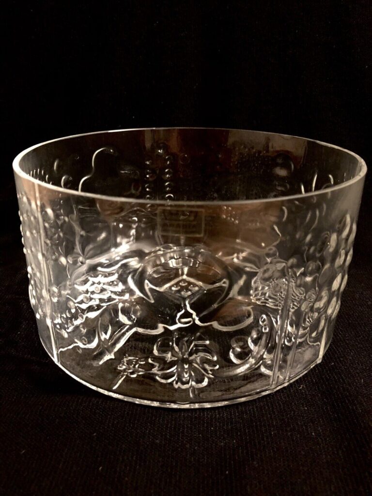 Read more about the article Arabia Finland glass bowl  Oiva Toikka Flora  pattern.