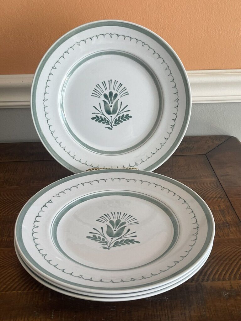 Read more about the article Arabia of Finland Green Thistle Dinner Plates Set of 4 White