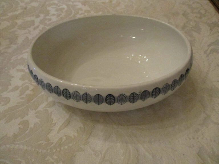 Read more about the article Arabia Finland Linnea Medium Serving Bowl MCM
