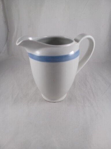 Read more about the article Vintage Arabia Made in Finland Blue Ribbon Pitcher 11-68