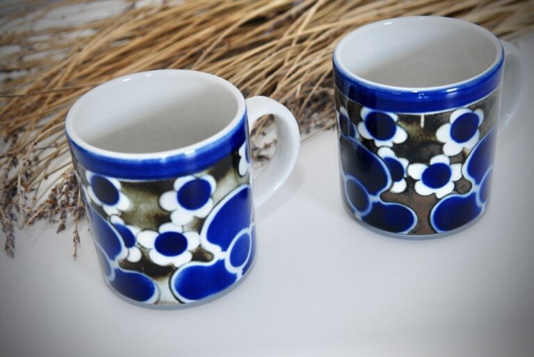 Read more about the article ARABIA FINLAND RARE “Saara” Large Coffee Mugs – 2 pc