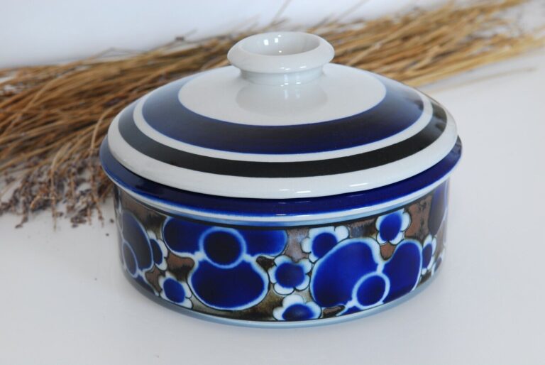 Read more about the article ARABIA FINLAND “Saara” Lidded Casserole – 1 ¾ Liters