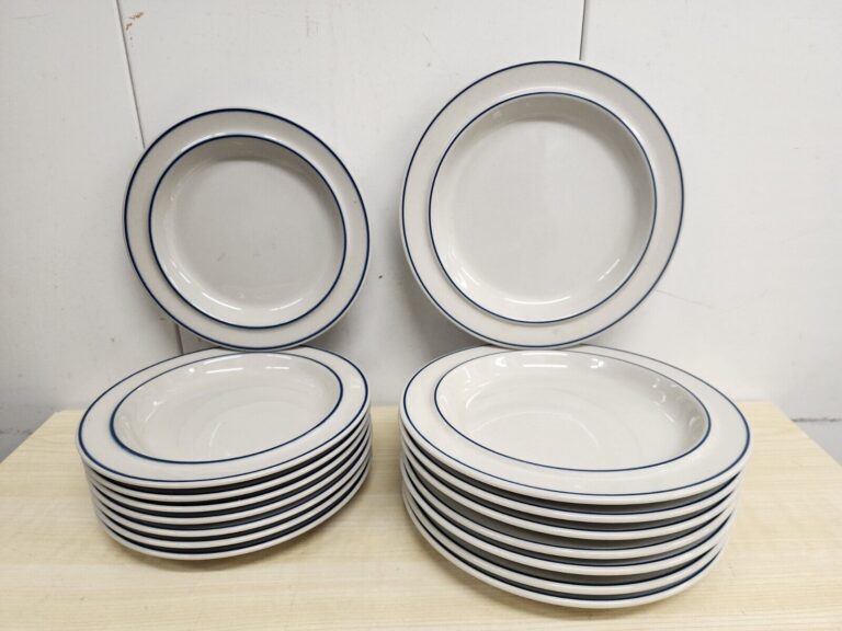 Read more about the article 16 pc Arabia Finland Saimaa (88) 10″ Dinner And (8) 8″ Salad Plates