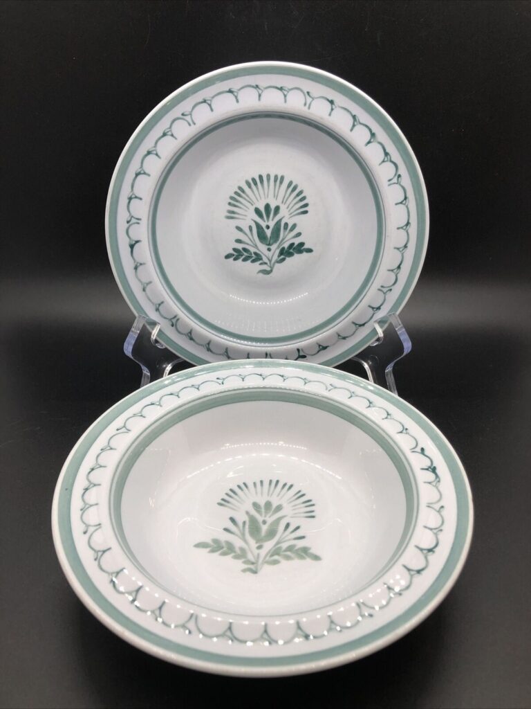 Read more about the article Vintage Arabia Finland Green Thistle 6 1/2” Rimmed Cereal Bowls Set Of 2