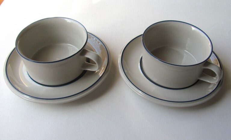 Read more about the article Arabia Finland Saimaa Set of 2 Tea Cup and Saucers