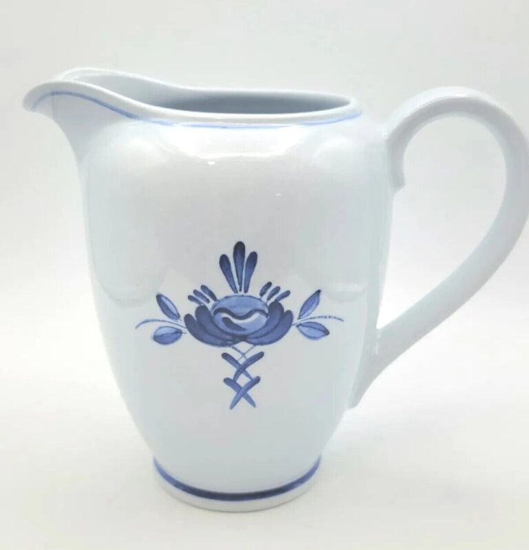 Read more about the article Vintage Arabia Finland Blue Rose Pitcher Hand Painted Blue Flower 36 oz MCM