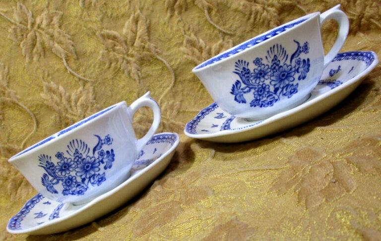 Read more about the article ARABIA of Finland FINN FLOWER Blue 2 cups and 2 saucers -“OVERSIZE” – 10 oz. size