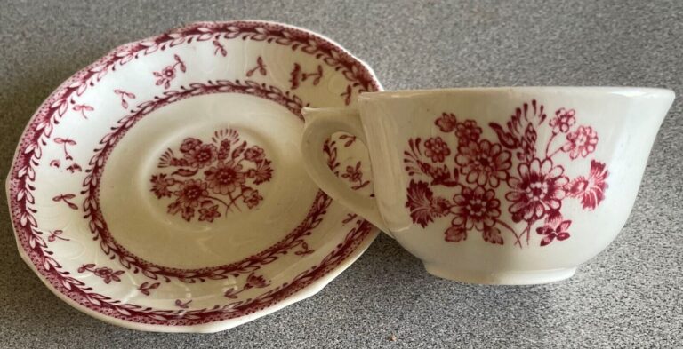 Read more about the article Arabia Finland Suomen Kukka Finn Flower Red Demitasse Cup and Saucer