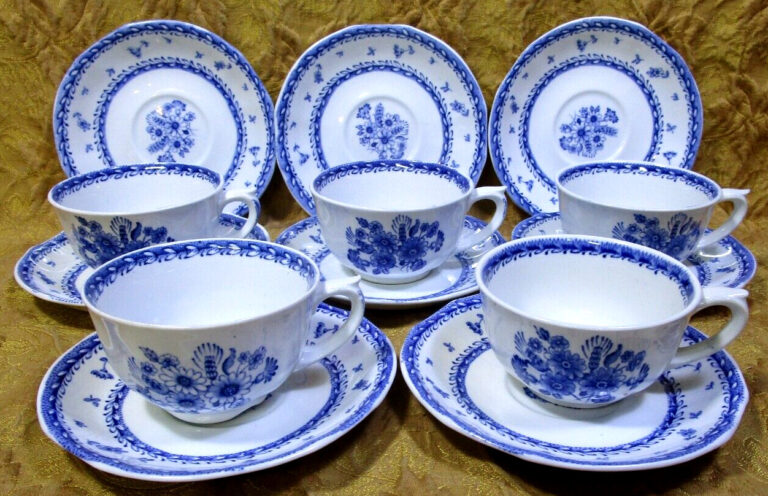 Read more about the article ARABIA of Finland FINN FLOWER Blue 5 cups and 8 saucers – max. 8 oz. cap.