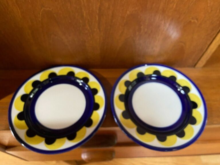 Read more about the article Arabia Finland PAJU YELLOW / MERI BLUE Plates Bowls Mid Century Modern CHOICE