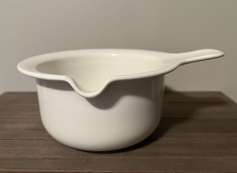 Read more about the article ARABIA OF FINLAND ARCTICA WHITE GRAVY SAUCE  SERVER BOAT 6″ SPOUT HANDLE
