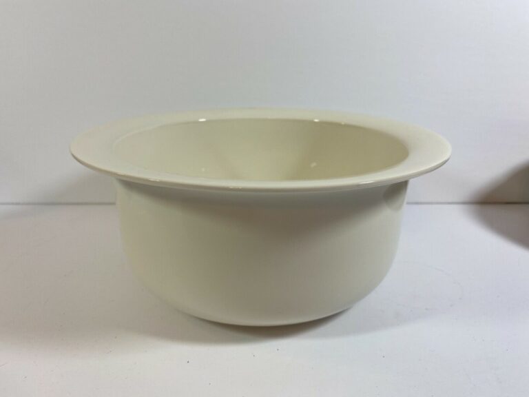 Read more about the article ARABIA FINLAND ARCTICA CHINA 9 3/4″ SERVING VEGETABLE BOWL        K30