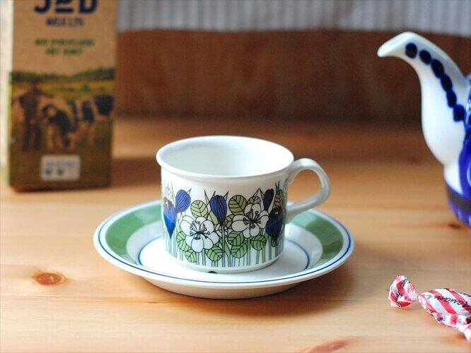 Read more about the article ARABIA #92 KROKUS Color Cup and Saucer Crocus ESTERI TOMULA Finland Antique