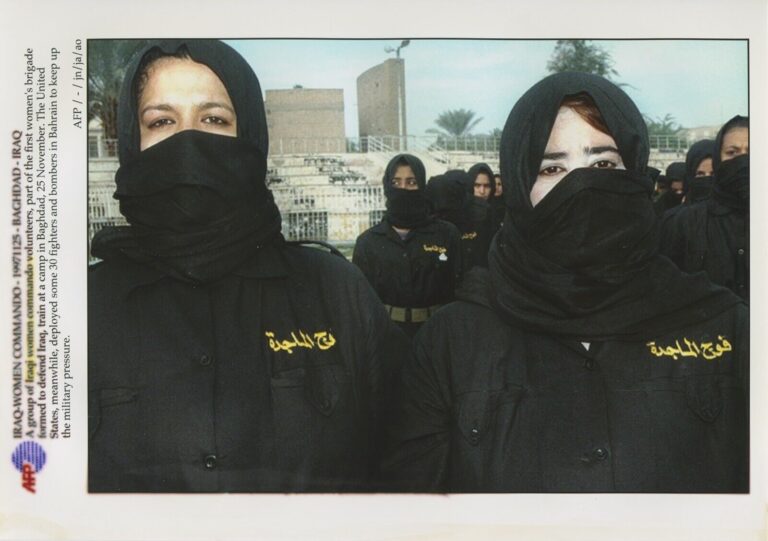 Read more about the article Iraq Baghdad Soldiers Military Parade War Saddam Women A23 A2819 Original  Photo