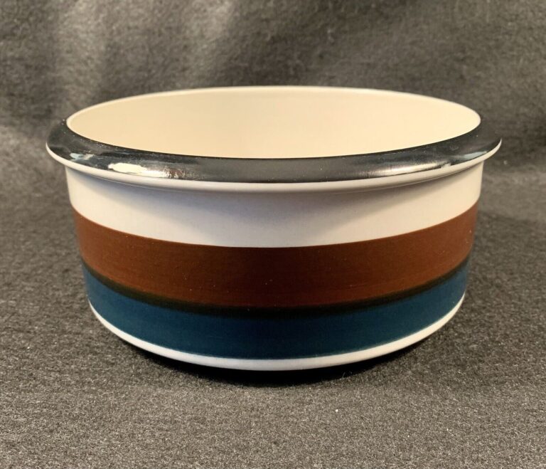 Read more about the article Arabia Finland Kaira Casserole 7.5″ Diameter EUC