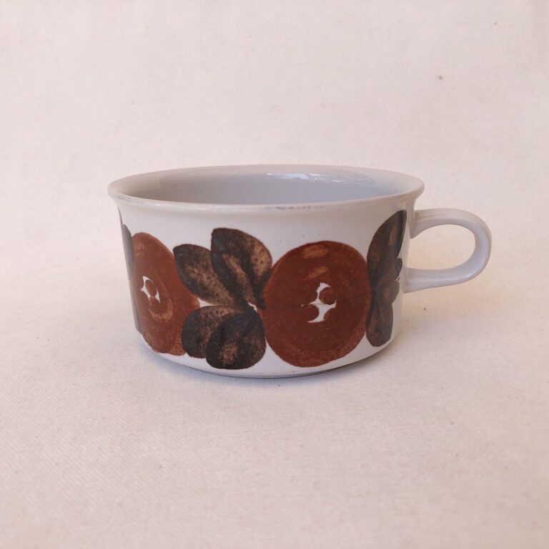 Read more about the article Vintage ARABIA FINLAND Rosmarin Brown Anemone Cup Mug Ulla Procope 60-70s Retro