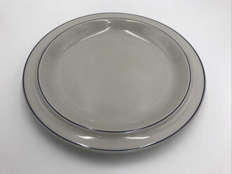 Read more about the article ARABIA Finland Pottery Saimaa Blue Stripes Round Serving 13” Diameter Platter