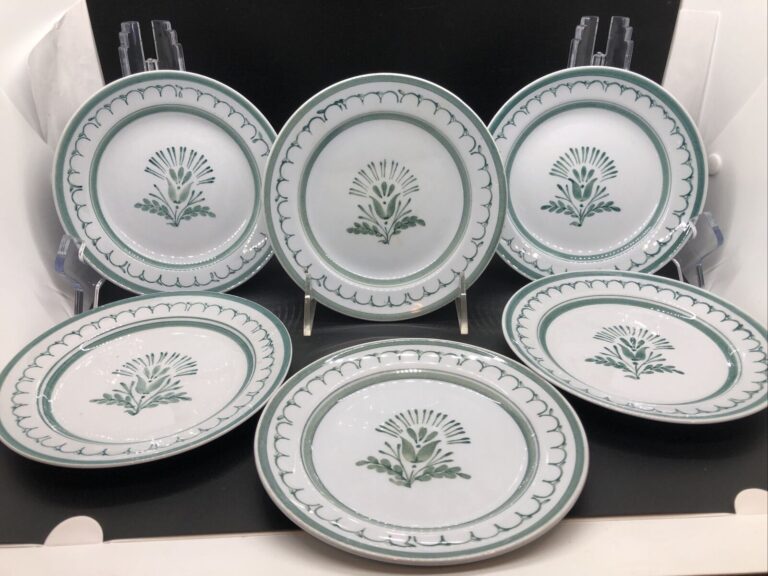 Read more about the article Vintage Arabia Finland 6” Bread/Dessert/Appetizer Plate Green Thistle Set Of 6