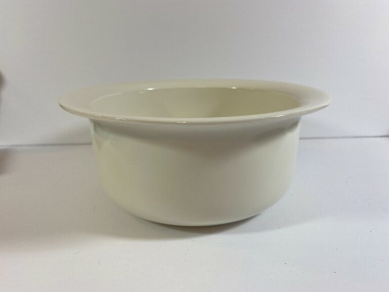 Read more about the article ARABIA FINLAND ARCTICA CHINA 8 1/2″ SERVING VEGETABLE BOWL        K30