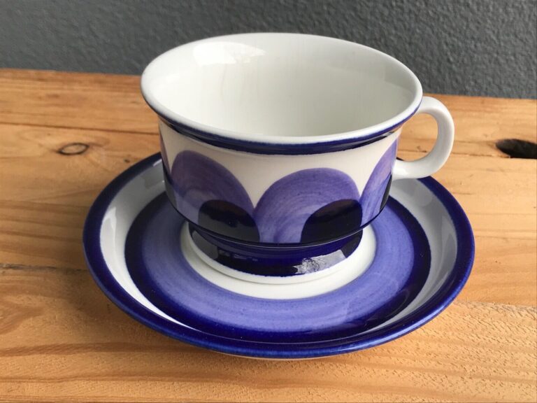 Read more about the article Retro Finland Arabia Paju design tea cup and saucer.