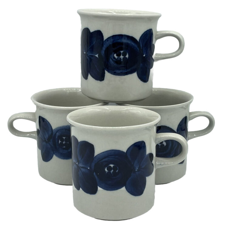 Read more about the article Arabia Finland Anemone Set of 4 Mugs 9 Oz Hand Painted Hand Made