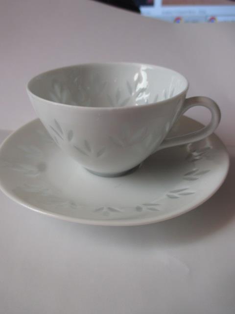 Read more about the article Vintage Arabia Finland RICE GRAINS Demitasse Cup and Saucer.