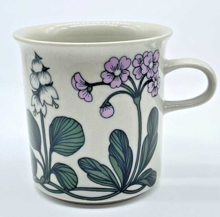 Read more about the article Arabia of Finland Flora Coffee Mug or Tea Cup Esteri Tomula Stoneware Flowers