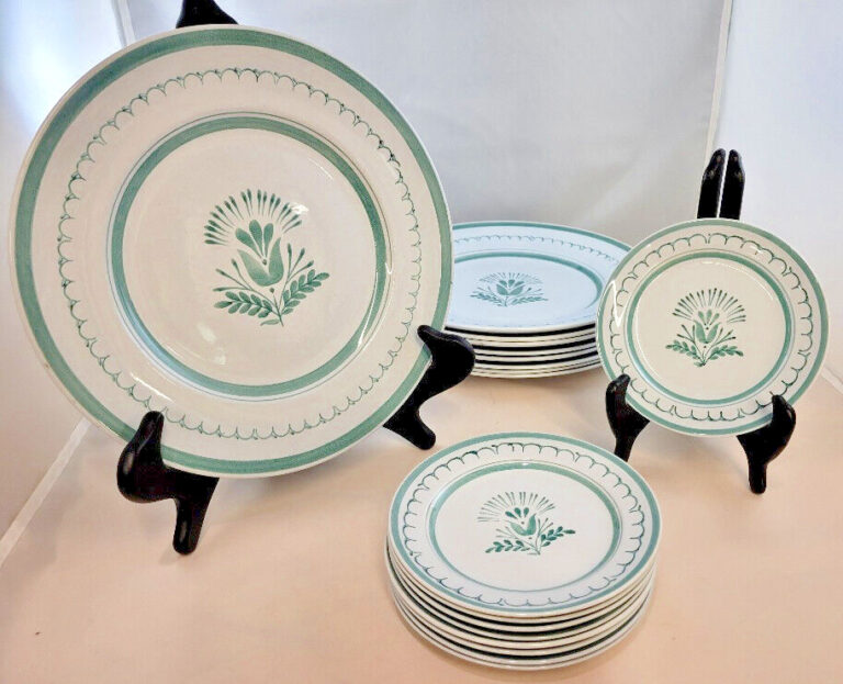 Read more about the article Finland Arabia China “Green Thistle” Pattern  9 ea 10 3/8″ and 5 3/4″ Plates