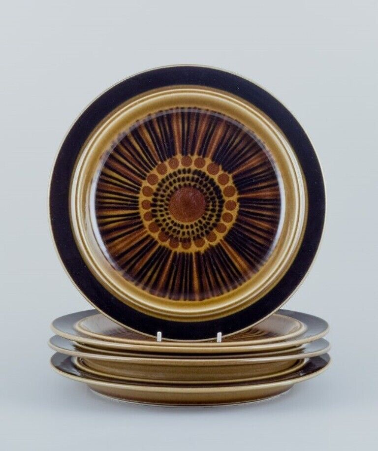 Read more about the article Set of four Arabia “Kosmos” dinner plates in stoneware.