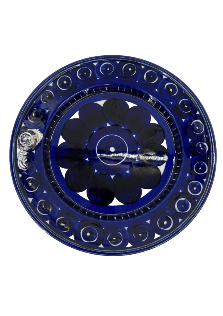 Read more about the article Arabia Finland Valencia Cobalt Blue Large 10″ Dinner Plates Ulla Procope