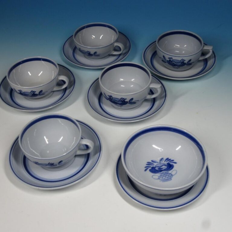 Read more about the article Arabia Finland China – Blue ROse – 5 Cups and 5 Saucers  1 Bowl with Liner