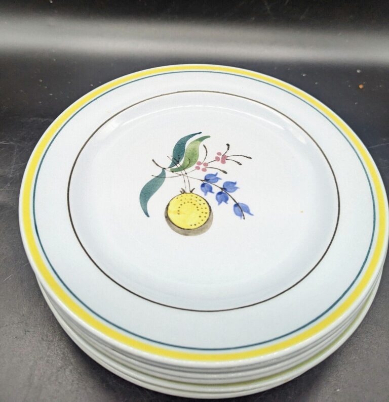 Read more about the article Vintage Arabia of Finland Windflower Salad Dessert Plate Set Of 8 8″