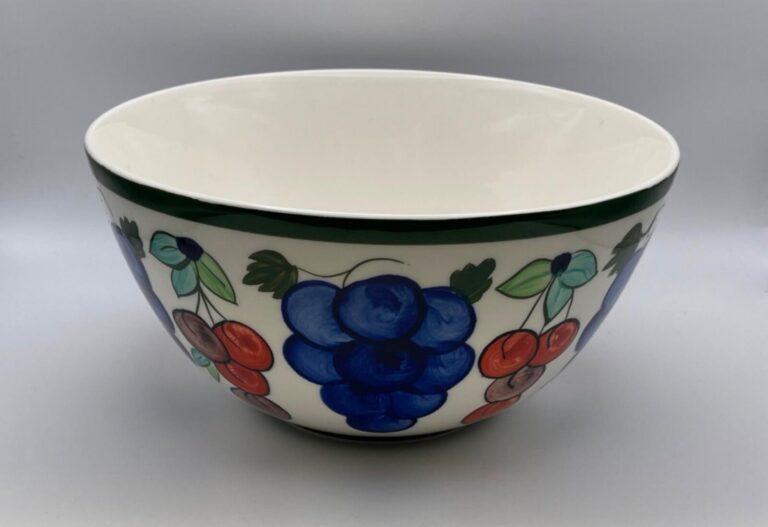 Read more about the article Arabia of Finland PALERMO Round Serving Bowl
