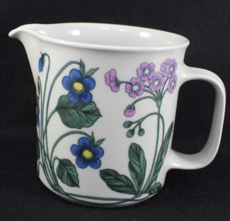 Read more about the article Arabia FLORA 32 Ounce Pitcher GREAT CONDITION