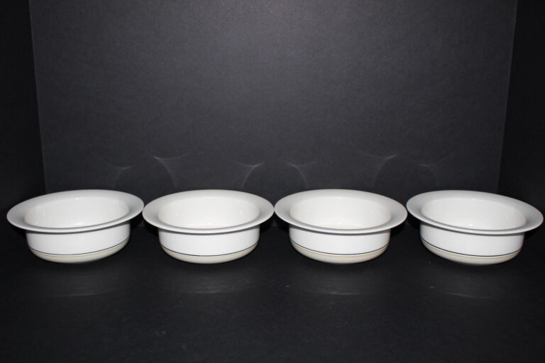 Read more about the article SET OF 4 ARABIA SEITA ARCTICA 6-3/8″ RIMMED SOUP/CEREAL BOWLS-FINLAND