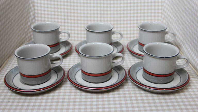 Read more about the article Arabia Finland Aslak Coffee Cups and Saucers 6 PCS