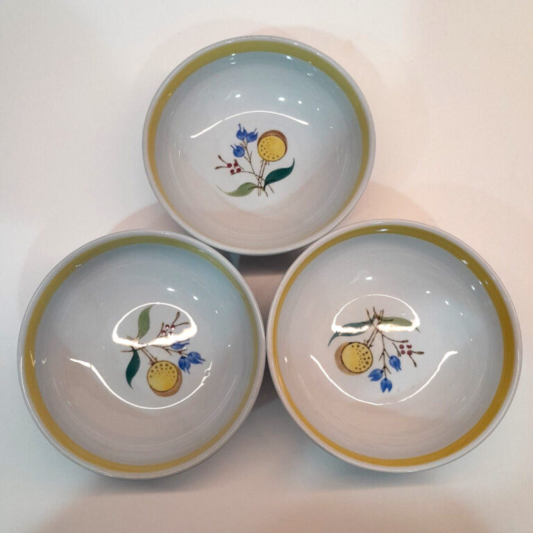 Read more about the article Arabia of Finland Windflower Fruit Cereal Bowl 5″D Hand Painted (Set of 3)