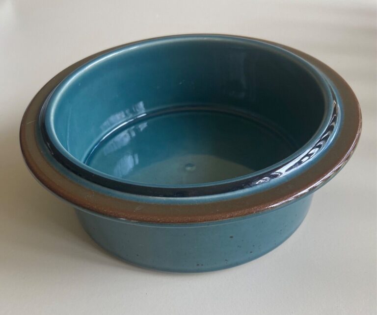 Read more about the article Arabia Finland  Meri Blue  Vintage  6” Serving Bowl. FREE SHIPPING