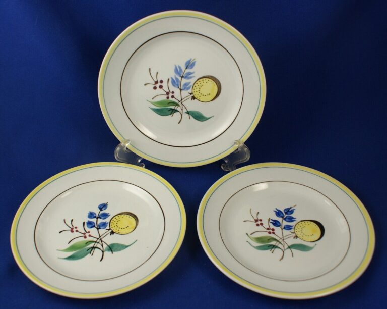 Read more about the article Arabia Finland Windflower Bread Plates – 3