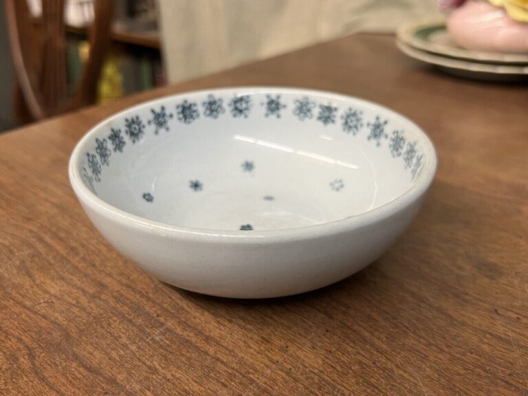 Read more about the article Arabia Made in Finland Snowflake Fruit/Dessert Bowl 5″