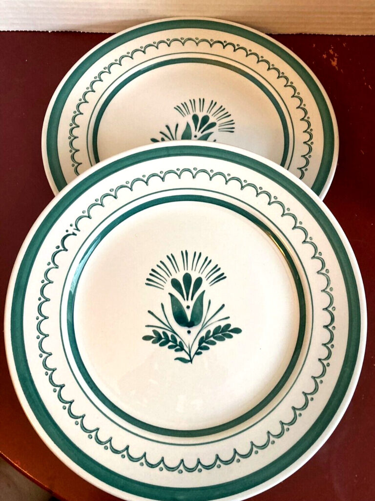 Read more about the article PAIR of Arabia Finland Green Thistle Flower Dinner Plates 10 3/8″ Excellent Cond