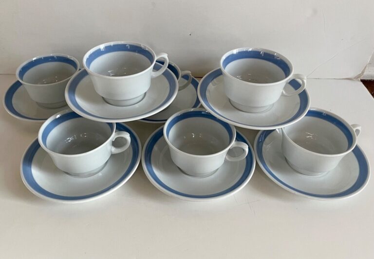 Read more about the article 8 Arabia Finland Blue Ribbons Flat Demitasse / Espresso Cup and Saucers